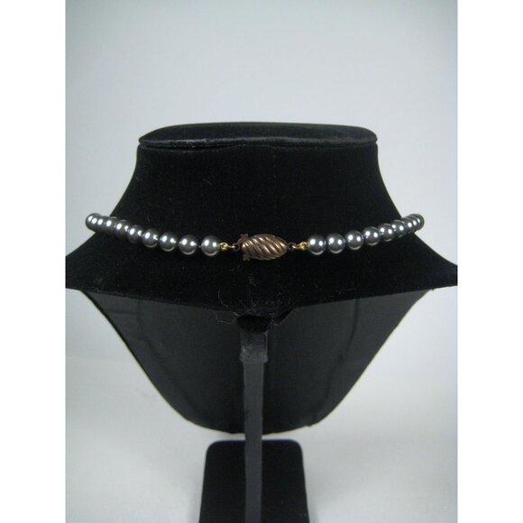 Vintage Gray Imitation Pearl Necklace Goldtone Fish Clasp 18 inch Collar - Picture 9 of 9